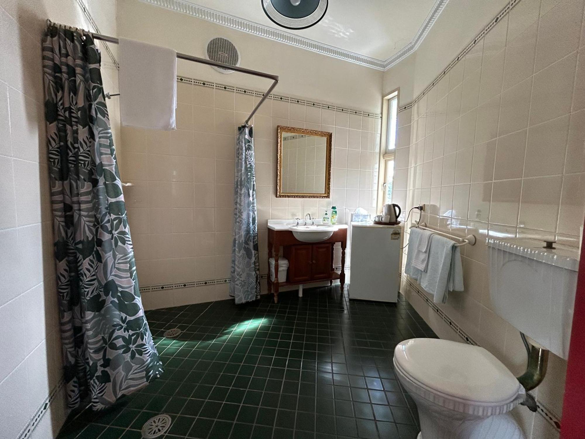 Melville House Bed And Breakfast Лисмор Экстерьер фото